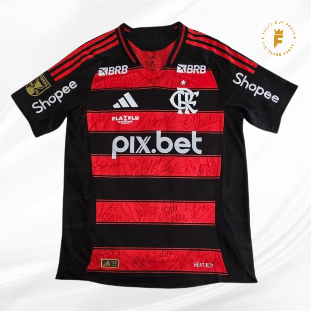 Camisa do Flamengo, versão jogo, da Final do Carioca 2025, autografada por jogadores do elenco campeão da Supercopa Rei, Carioca, Libertadores e Brasileirão 2025